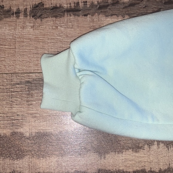 light green cropped sweatshirt - Picture 2 of 5